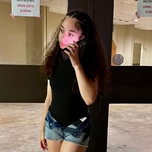 Meet your Posher, Ayana